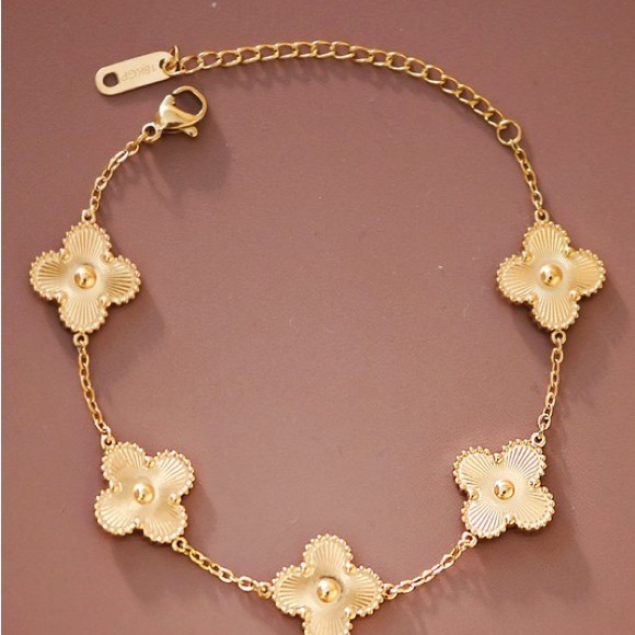 18K Gold Clover Bracelet (7700) - Picture 6 of 6